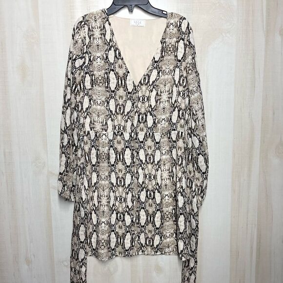 Sage Dresses & Skirts - Sage the label snake skin print mini v-neck dress, size medium